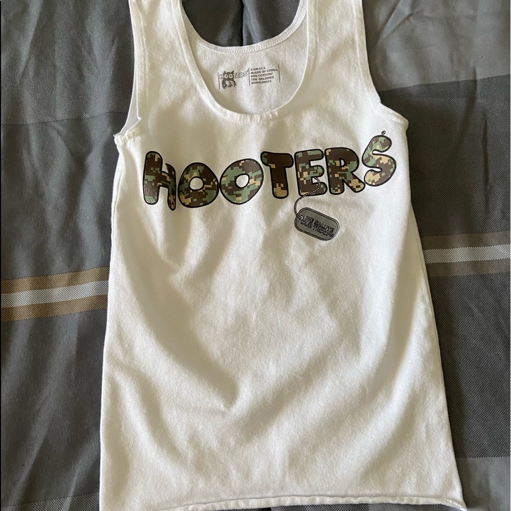 Hooters Camo Tank XS